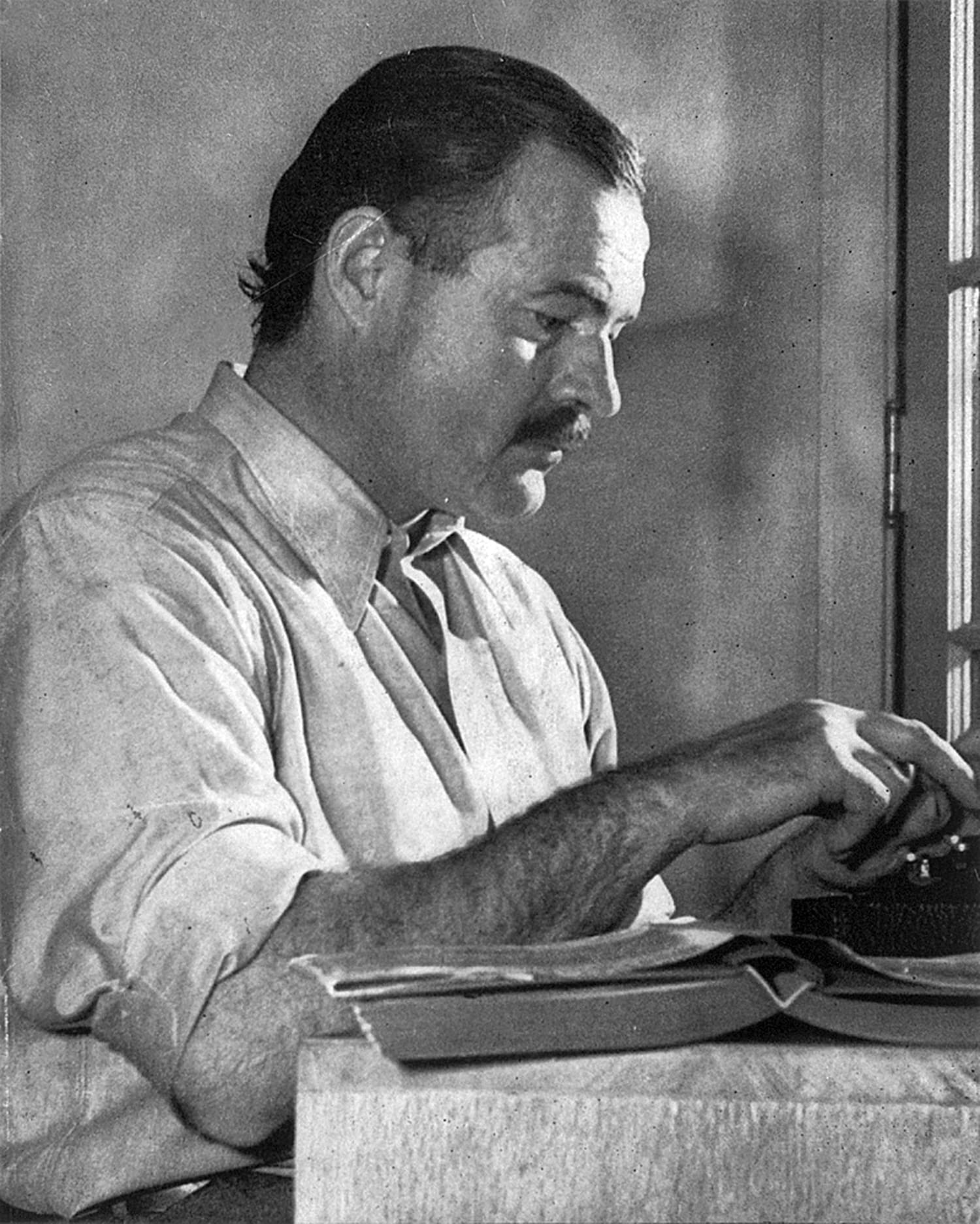 Portrét – Ernest Hemingway