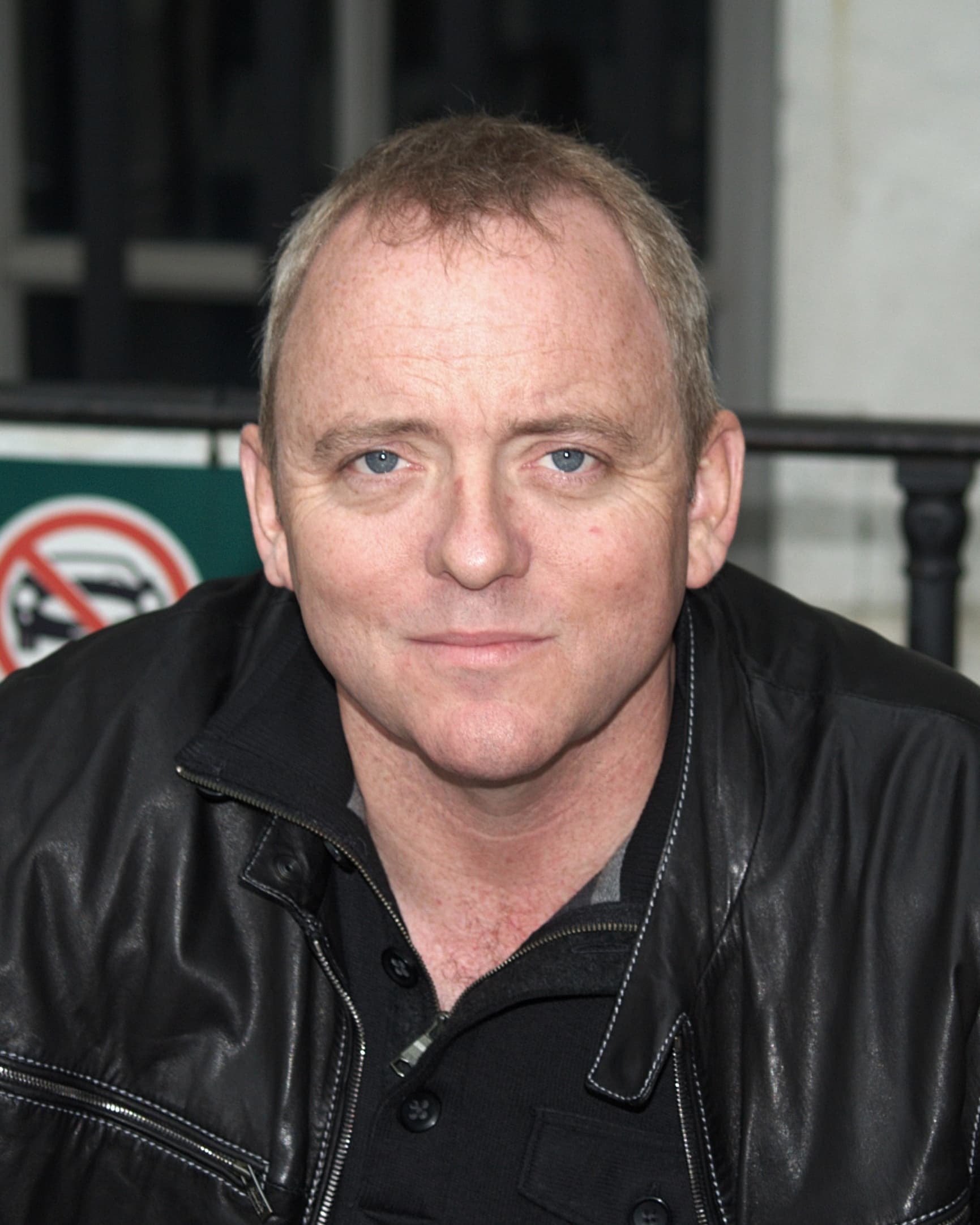 Portrét – Dennis Lehane