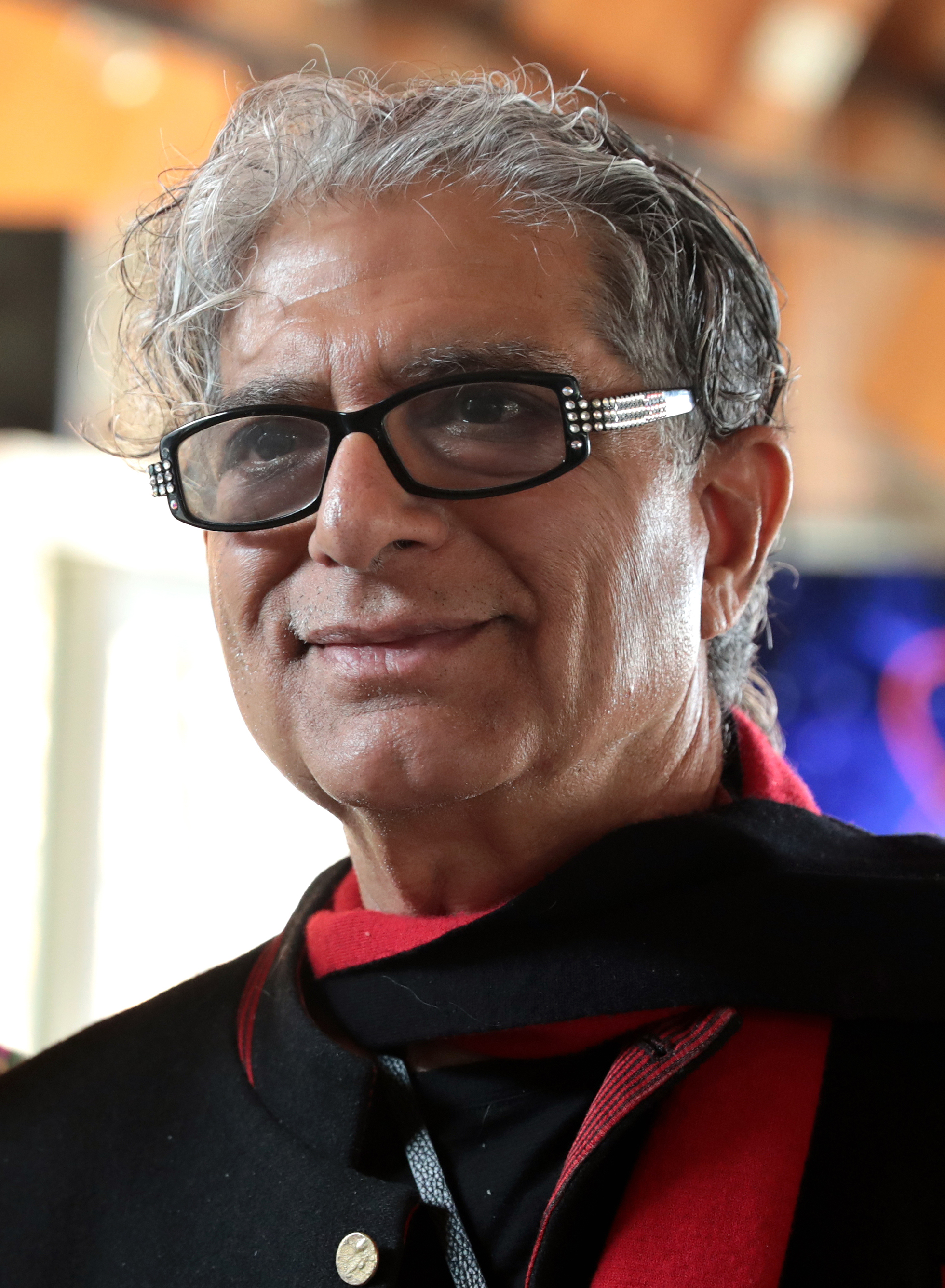 Portrét – Deepak Chopra