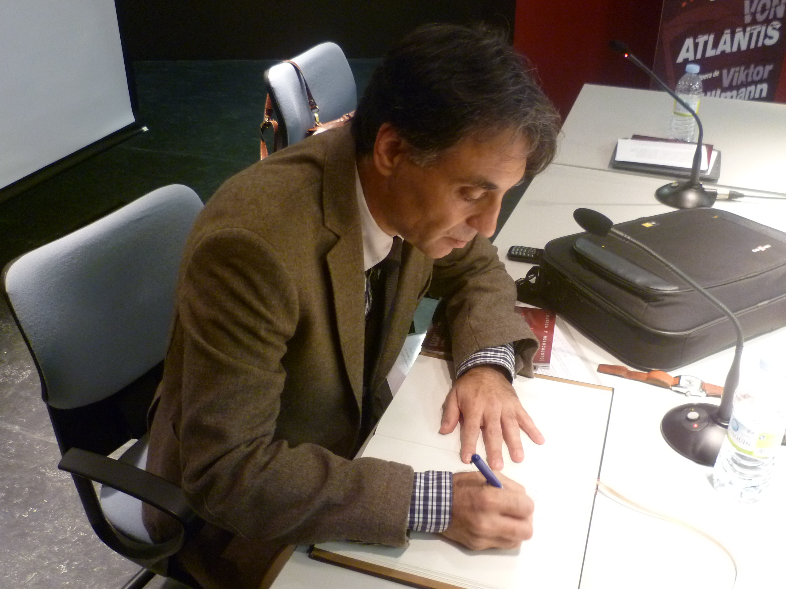 Portrét – Antonio G. Iturbe