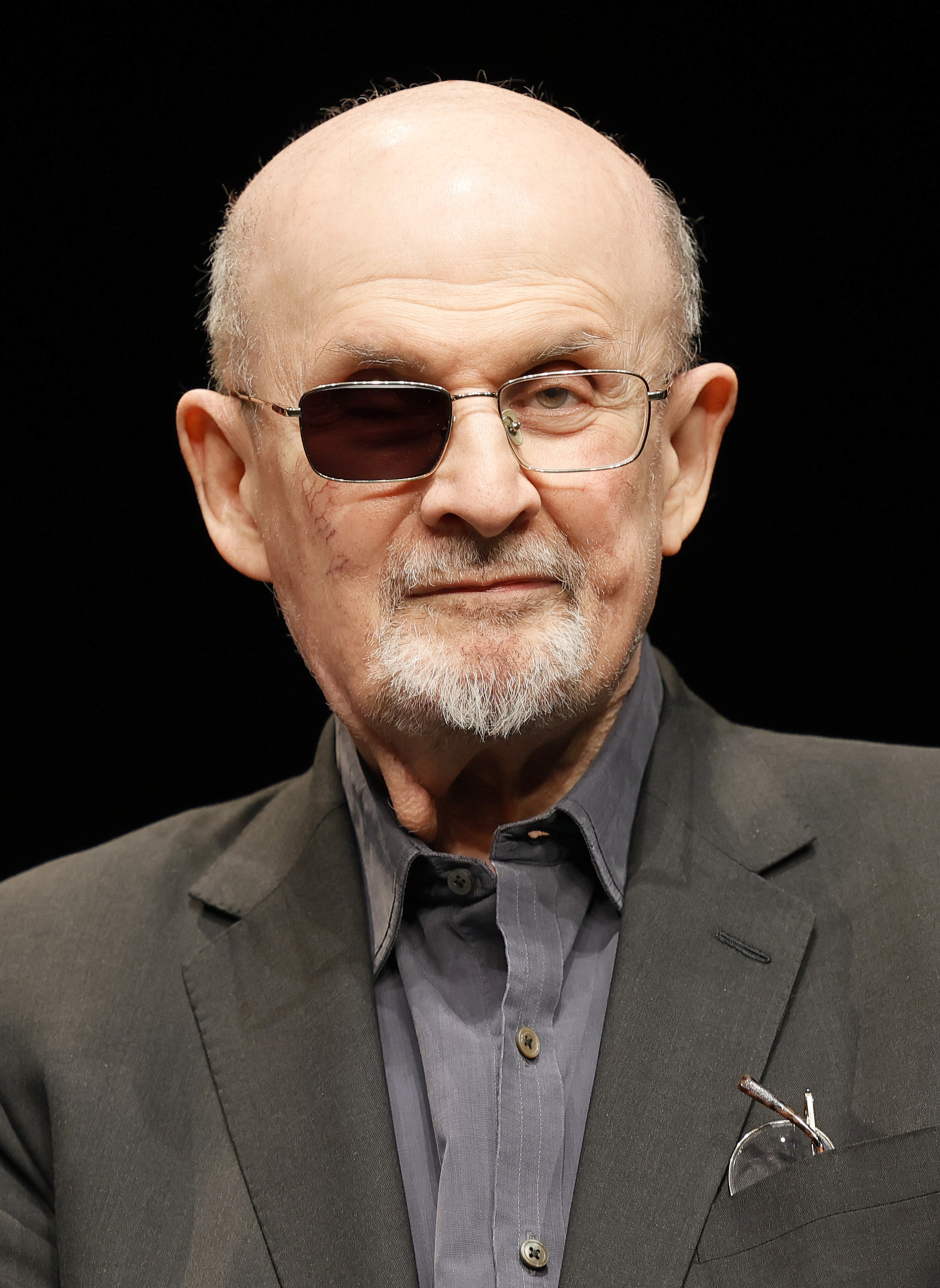 Portrét – Salman Rushdie