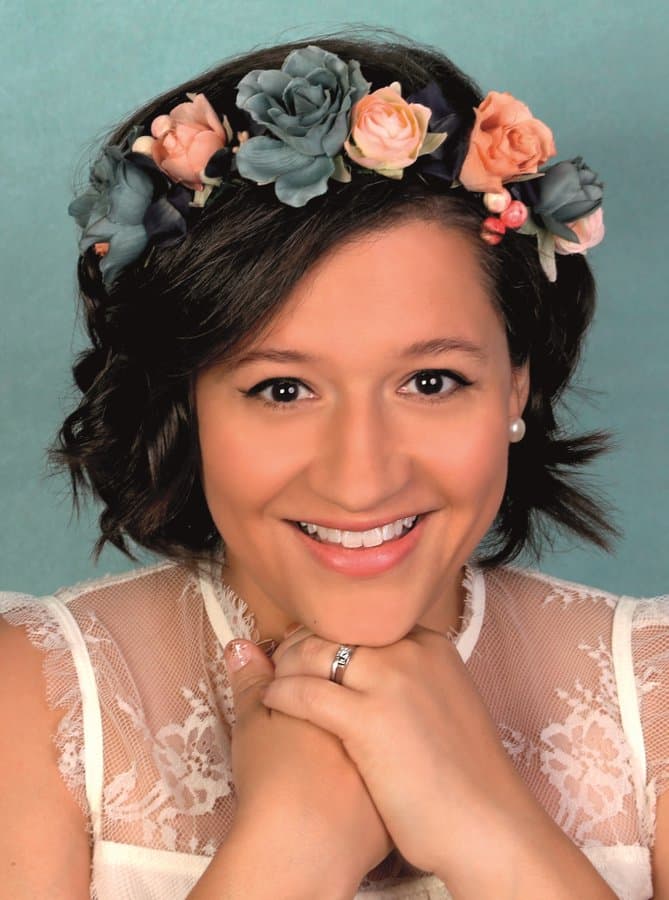 Portrét – Kiera Cassová