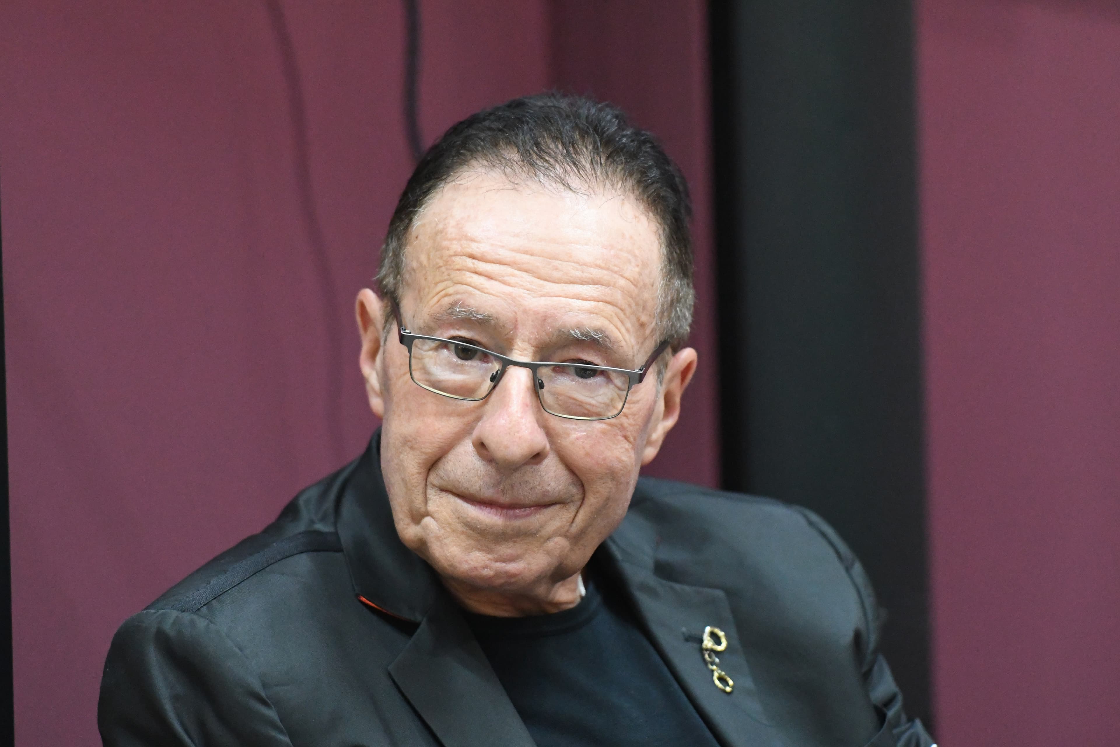Portrét – Peter James