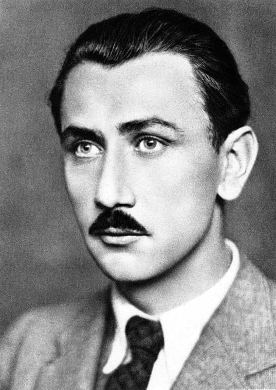 Portrét – Dobroslav Chrobák