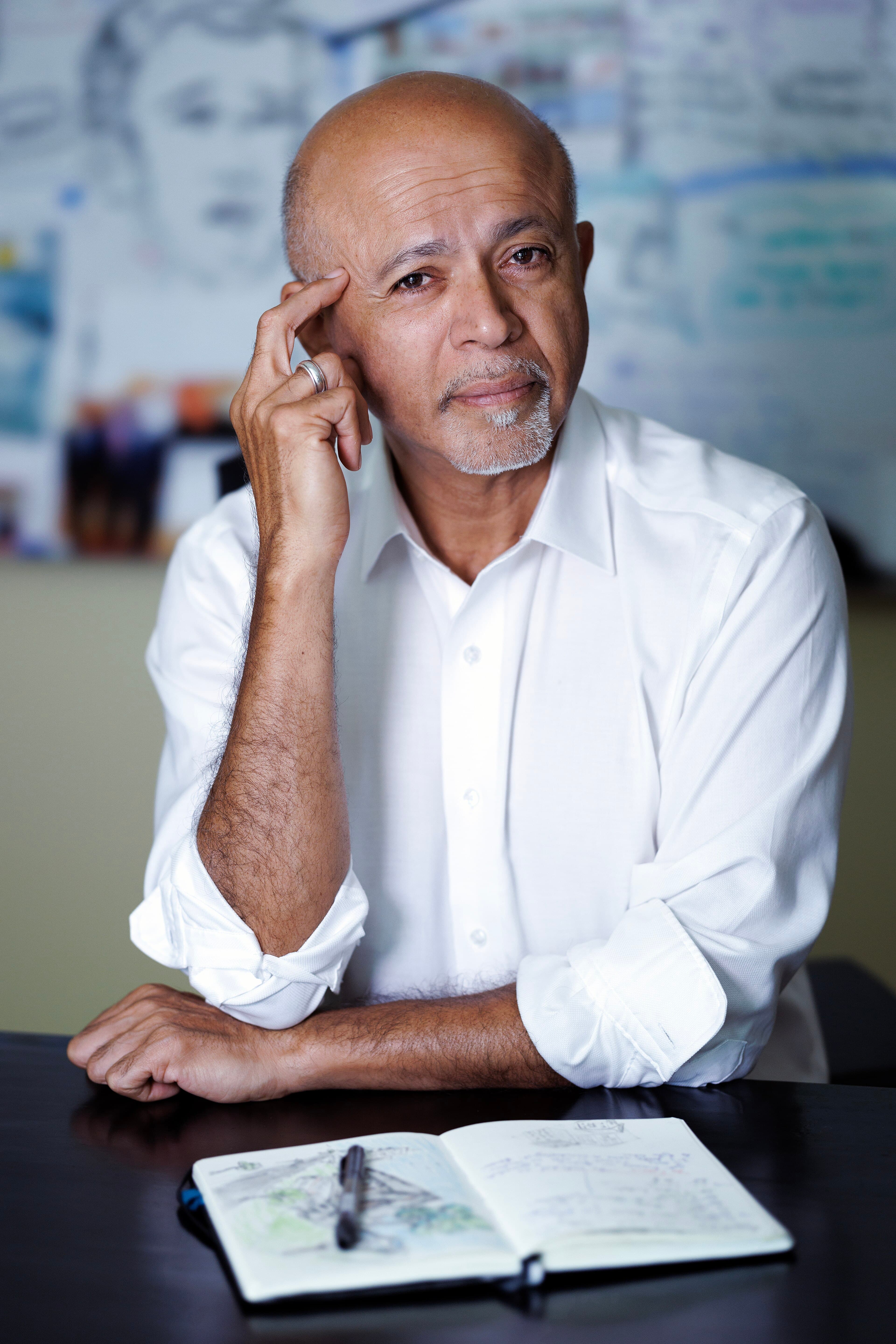 Portrét – Abraham Verghese
