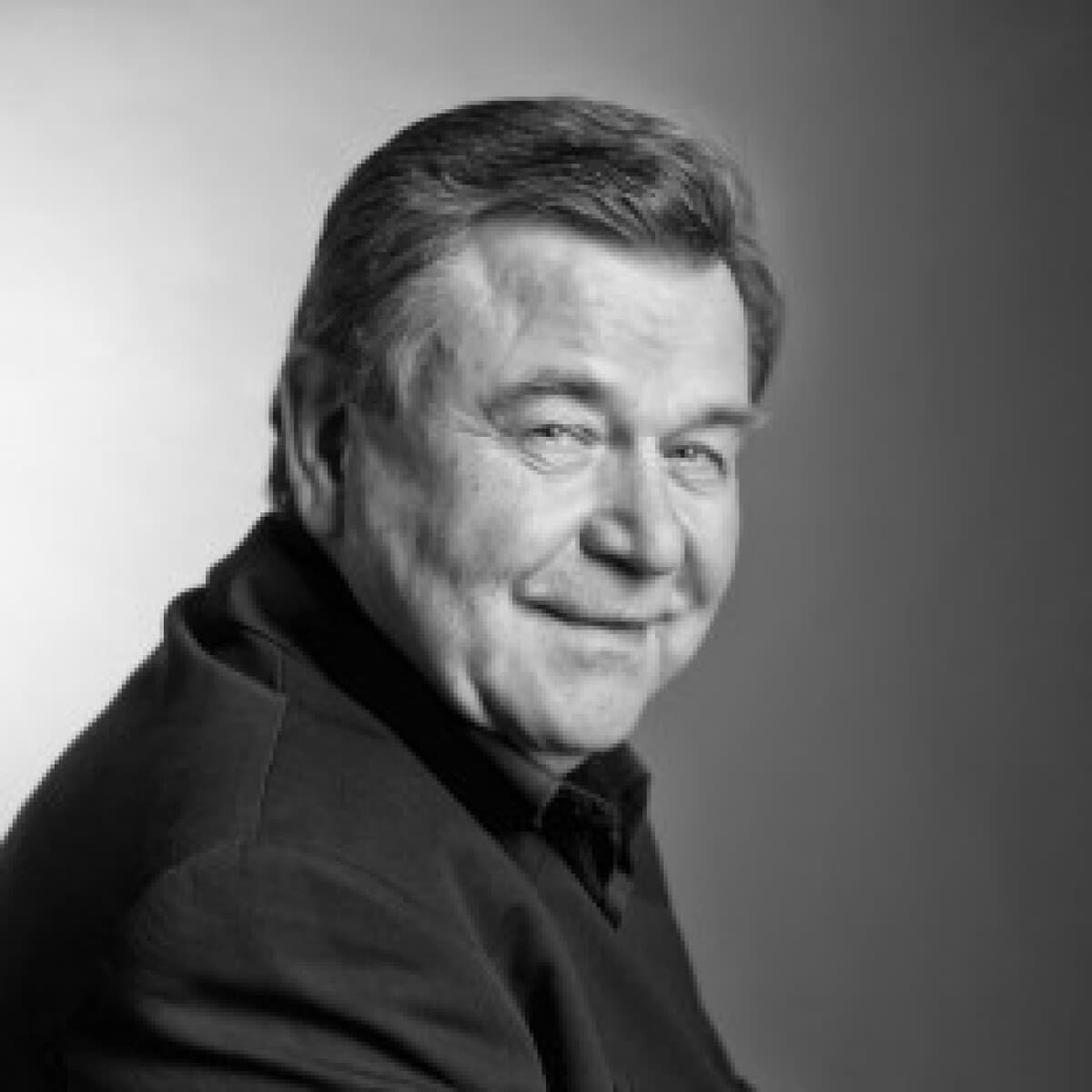 Obálka – Klauni a vlastenci
